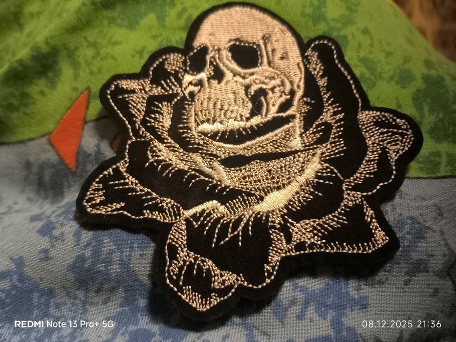 Нашивки большие по размерам