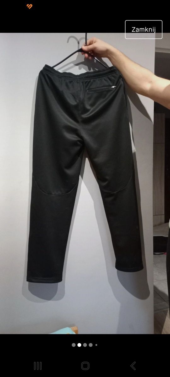 Czarne spodnie dresowe z prostą nogawką REEBOK