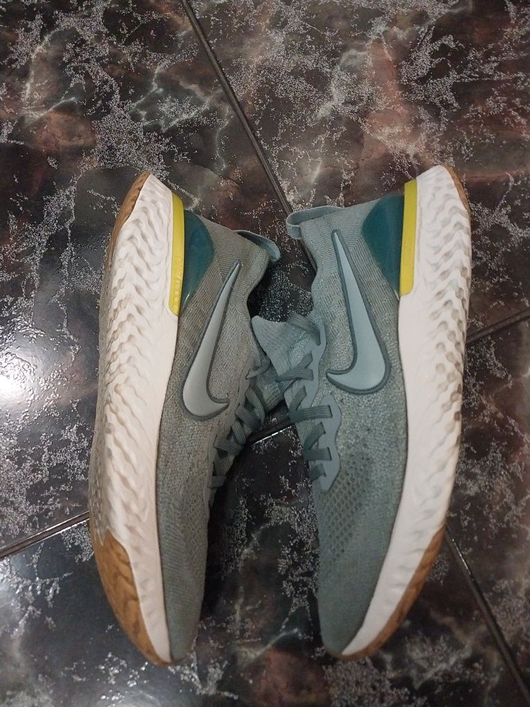 Кроссовки Nike Epic React