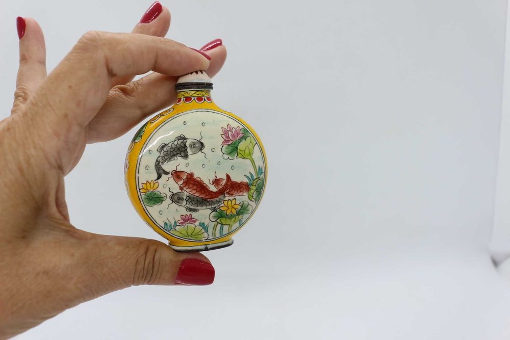 Antiga Snuff Bottle Esmaltada Pintada a Mão Carpas