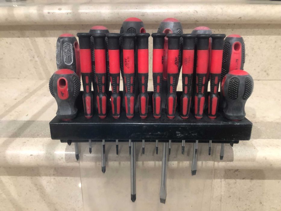 Conjunto de 18 chaves de parafusos com suporte