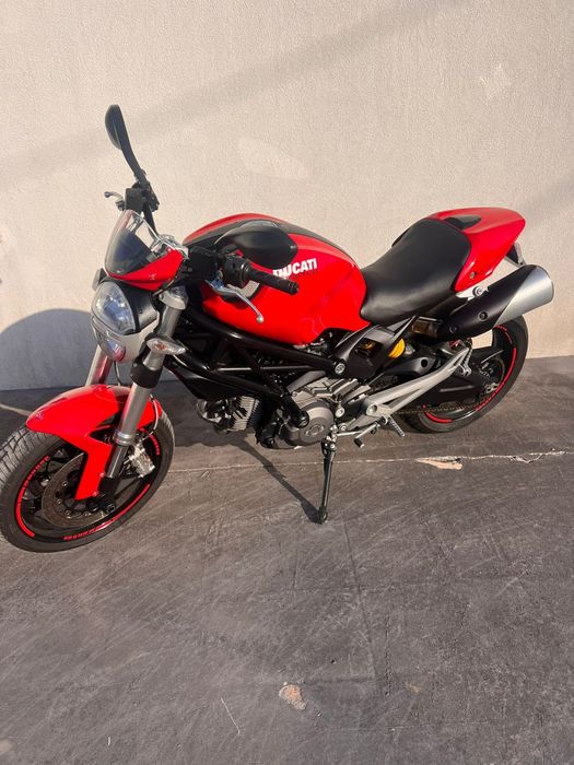 Ducati Monster 696