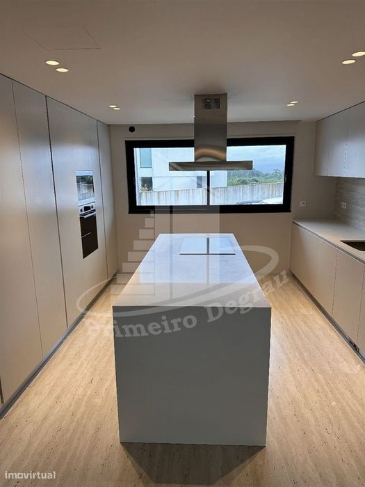 Moradia de 3 pisos em Gualtar