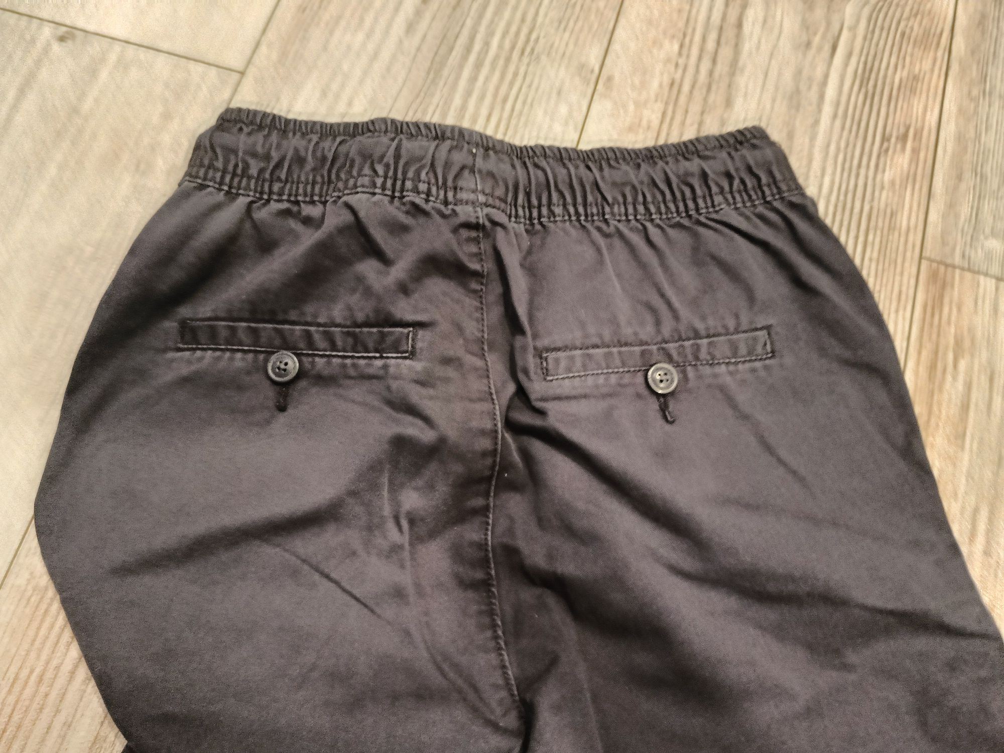 Super spodnie chinos Reserved dla chłopca r. 158cm