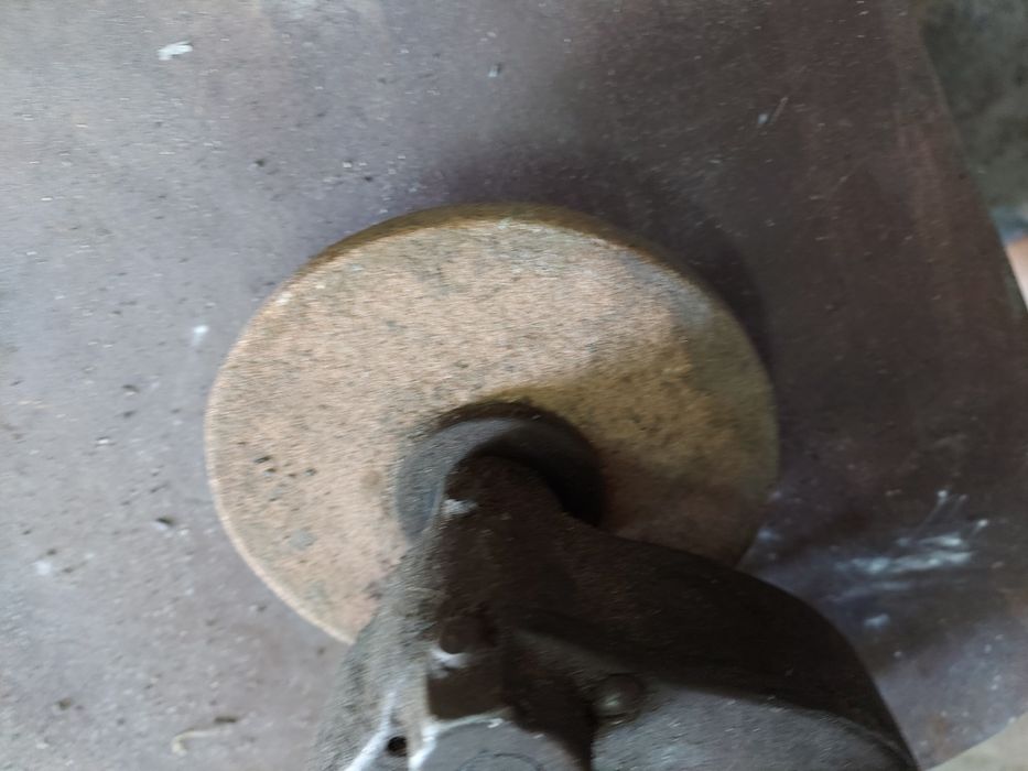 Sprzedam zabytkową olejarkę i ostrzarka ręczną-obniżka ceny