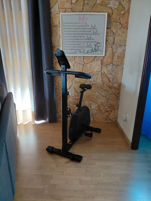 Bicicleta estática com resistência  motorizada