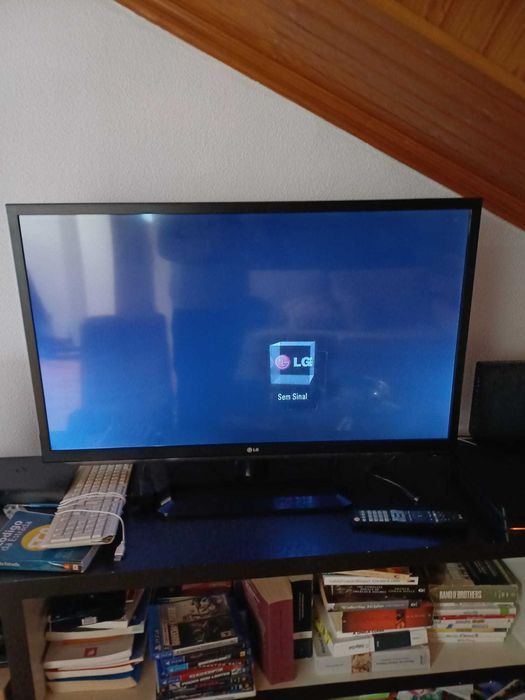 TV marca LG 43 polegadas com comando (bom estado)
