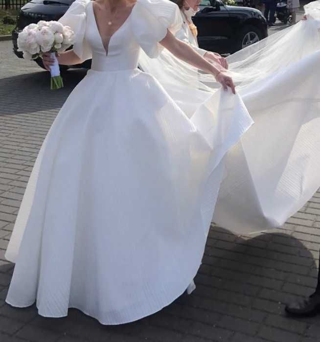 Piękna hiszpańska suknia ślubna