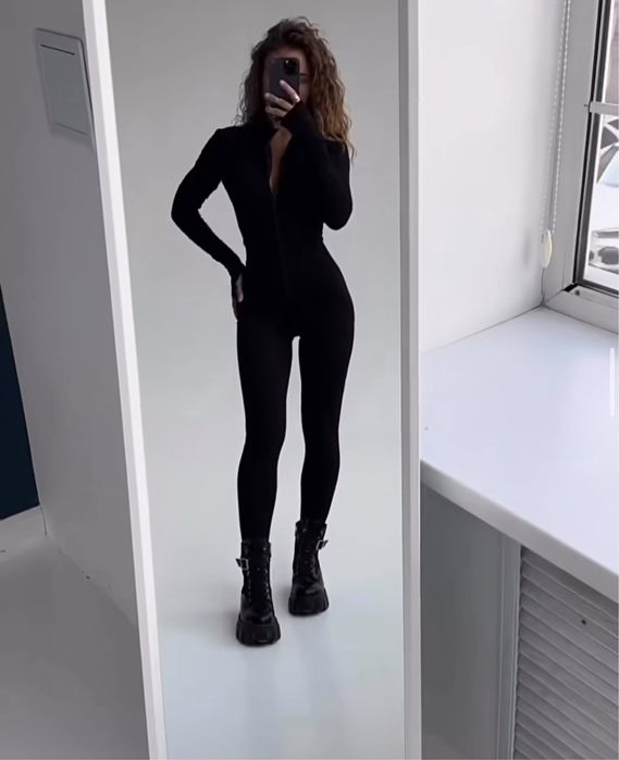 Черный комбинезон с утеплением размер S