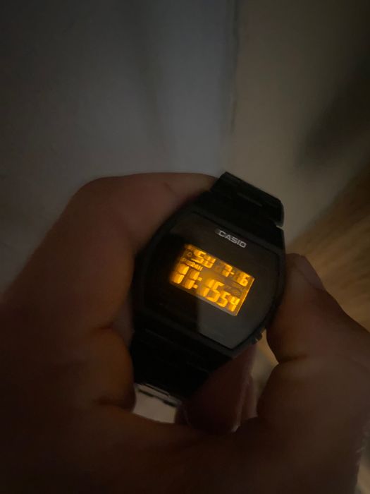Годинник Casio B640w в чорному кольорі