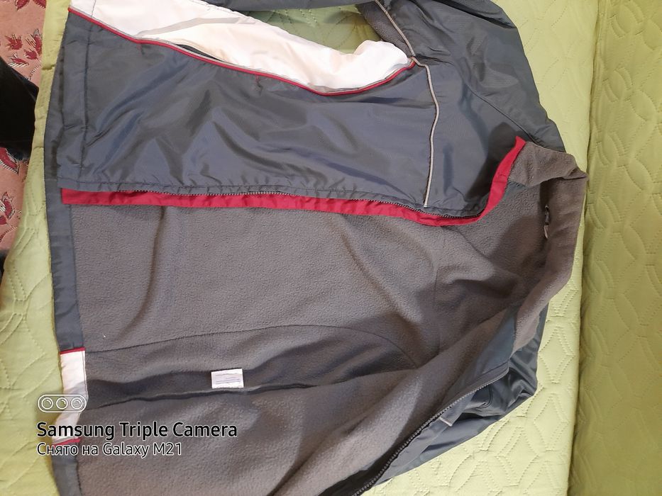 Продам спортивную ветровку