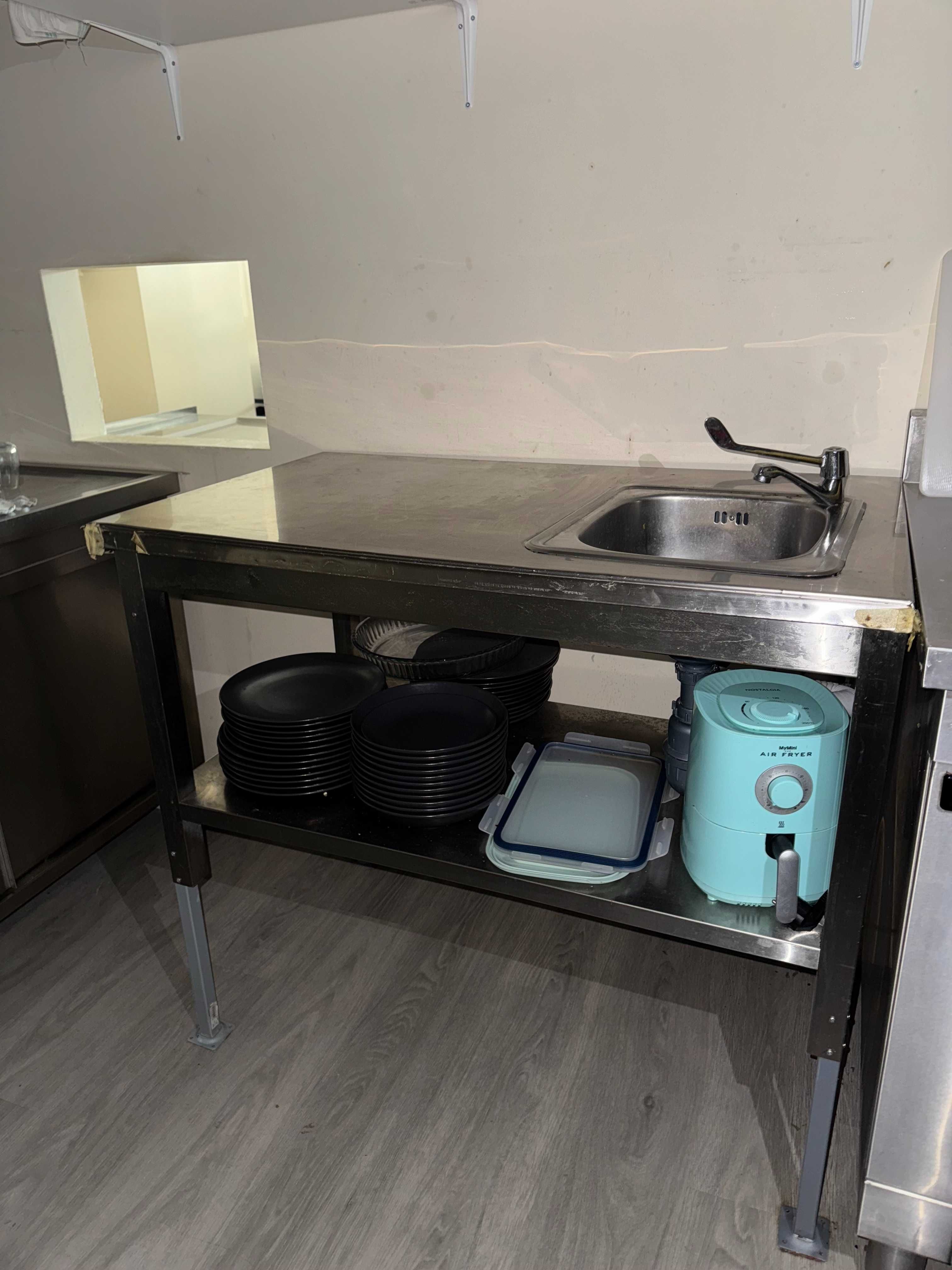 Bancada inox retangular c/lavatório à direita