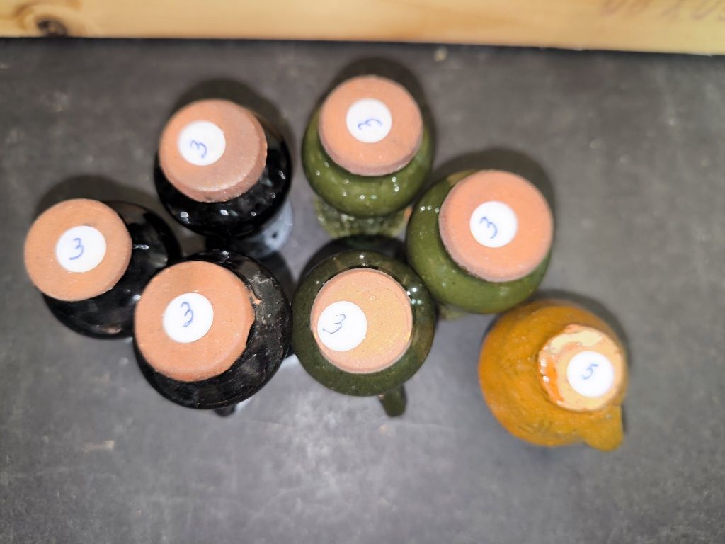 Jogo de 7 mini jarros cerâmicos
