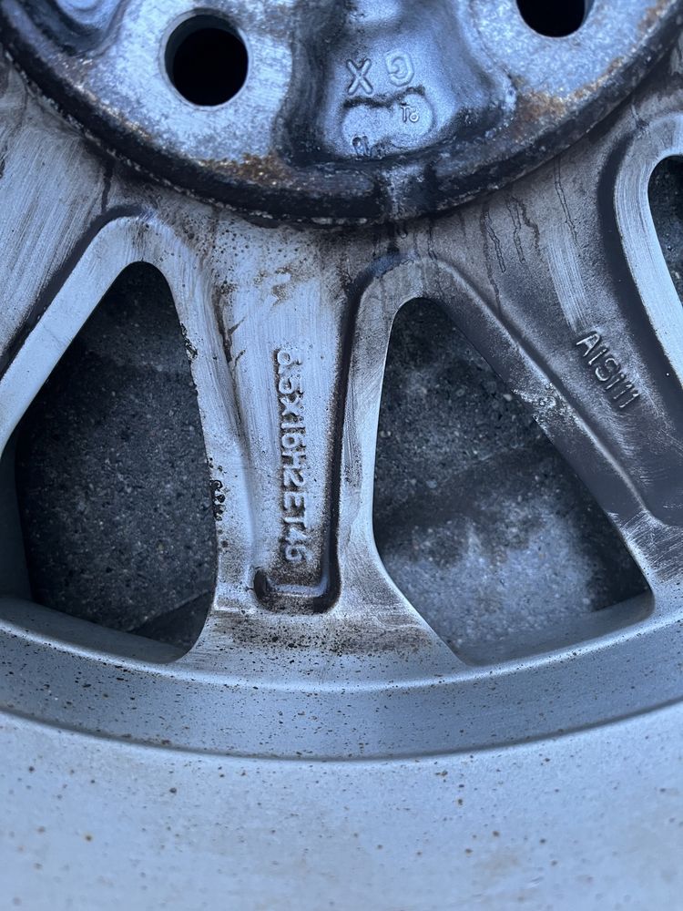 Felgi 16 Oryginalne koła Seat Leon Toledo Ateca z oponami zimowymi