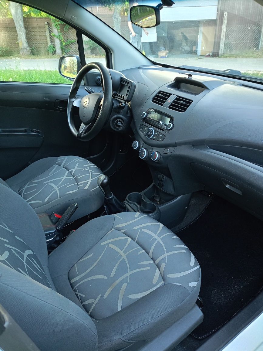 Chevrolet spark samochód osobowy