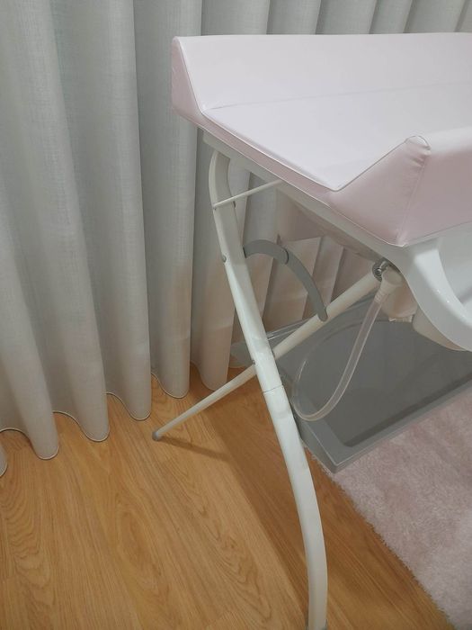 Conjunto 2 em 1 banheira e muda fraldas