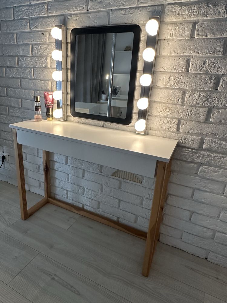 Lustro i lampki do toaletki LEDSJO Ikea