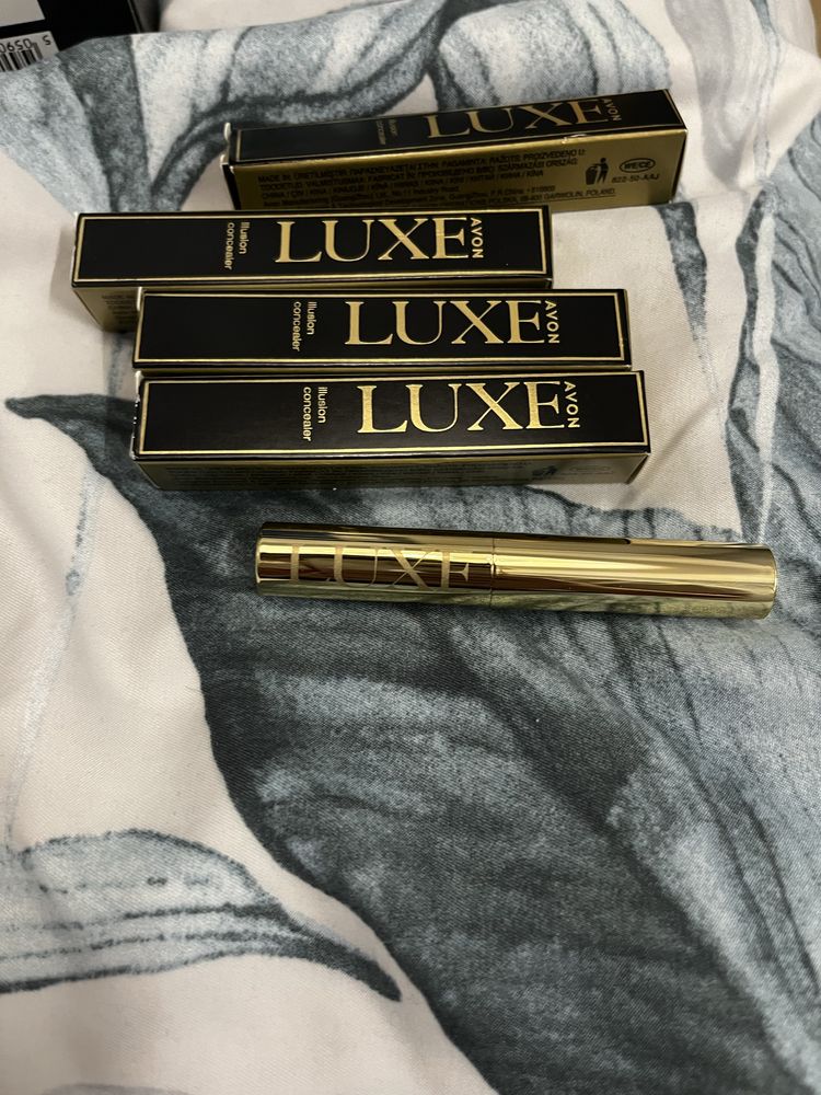 Avon Korektor w sztyfcie Luxe nowy