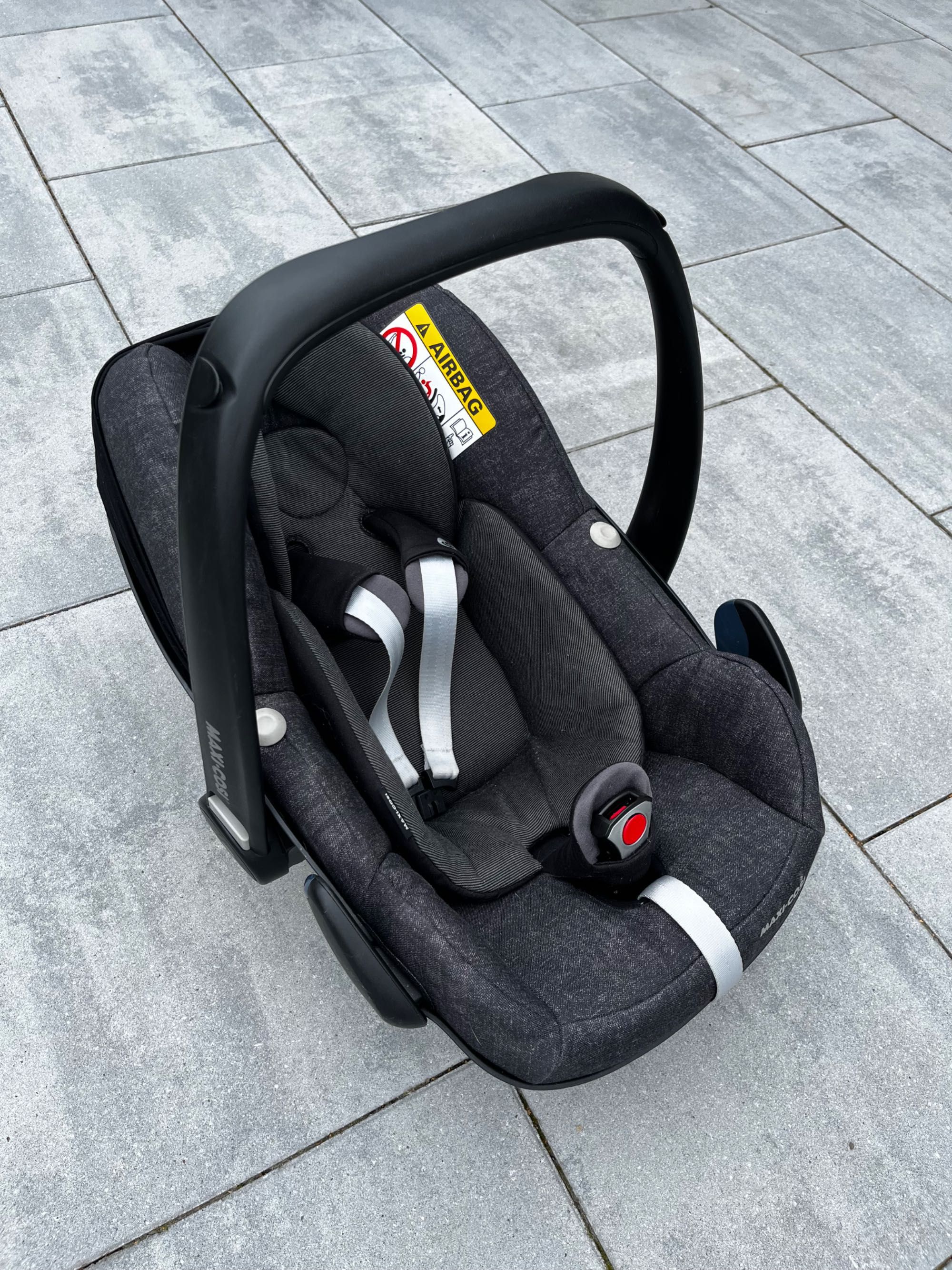 Fotelik MAXI COSI PEBBLE PRO i-Size z bazą isofix i adapterami