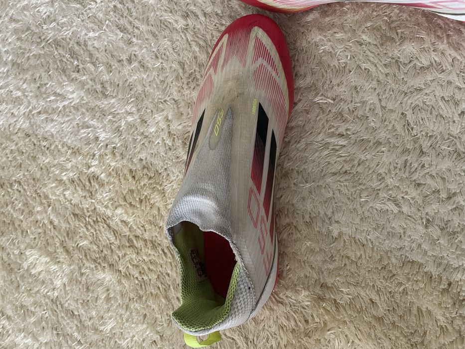 Vendo 2 pares de chuteiras