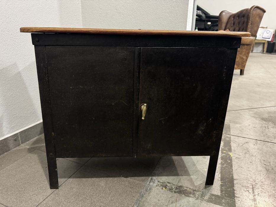 Movel feito de salamandra antiga