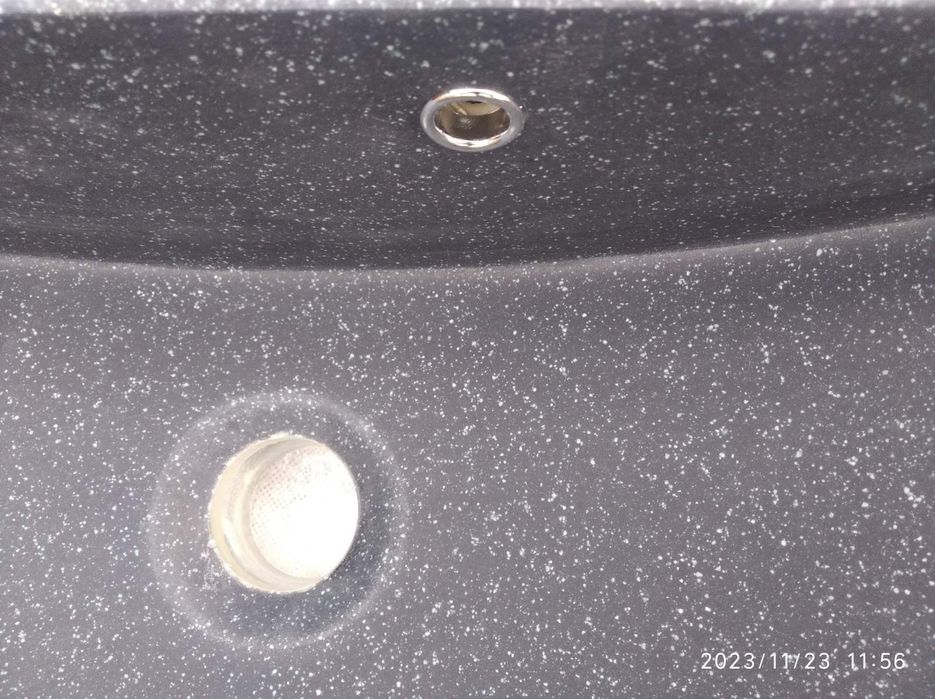 Умивальник великого розміру у ванну кімнату