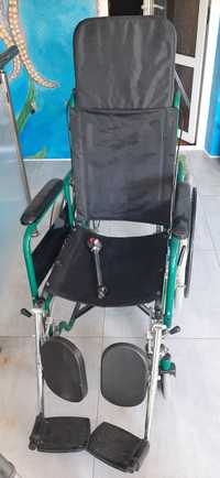 Инвалидное кресло, раскладное, для инвалидов и стариков.