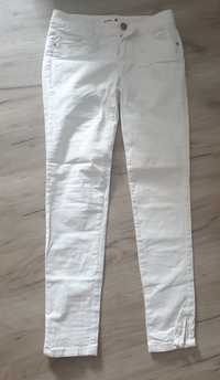 Białe spodnie Sinsay