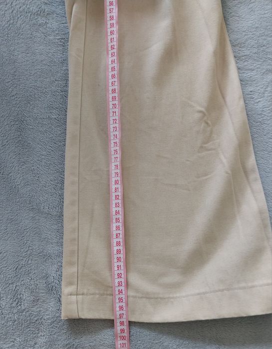 Бежевые широкие джинсы