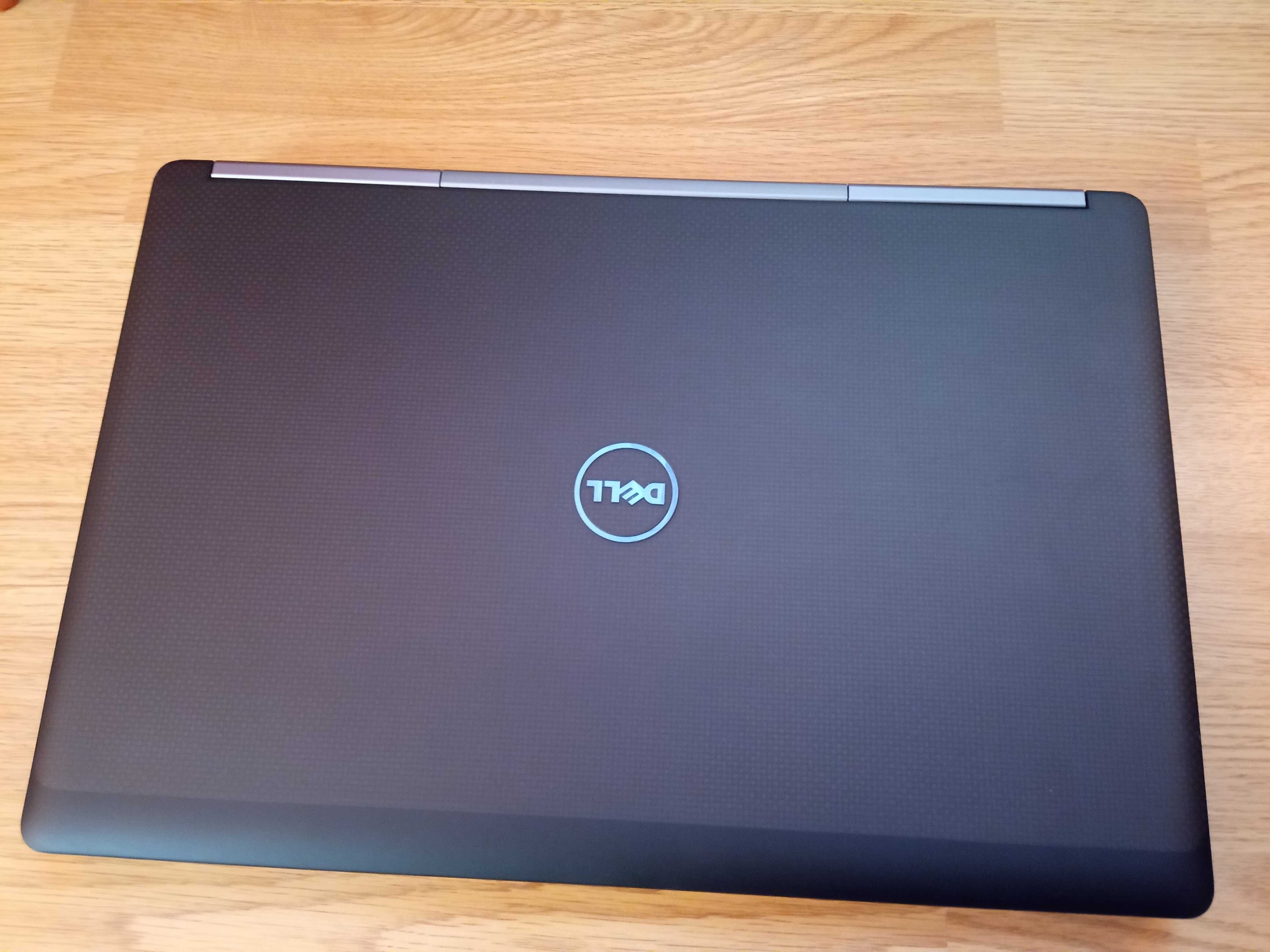 Dell Precision 7720/17.3/IPS/Xeon E3-1505M v6/32 DDR4/Quadro M1200