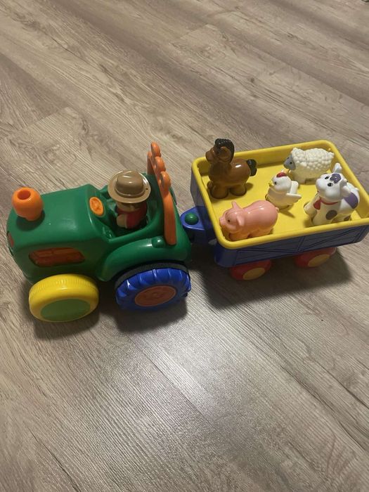 Трактор з причепом Kiddieland.