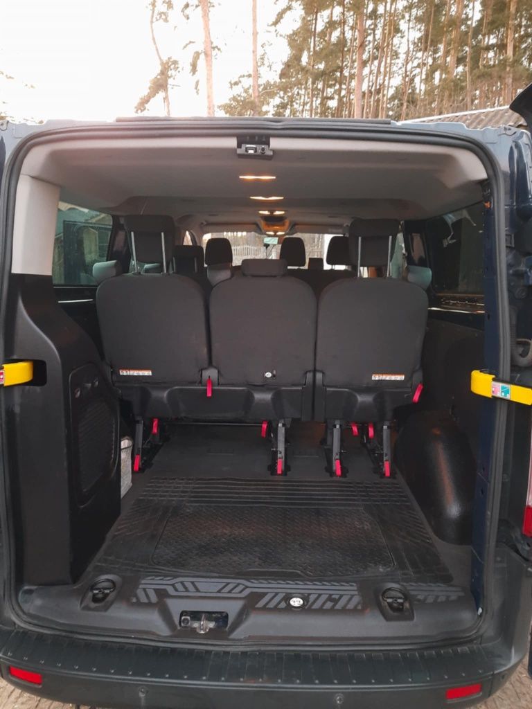 Sprzedam Ford Transit Custom Long 9-osobowy