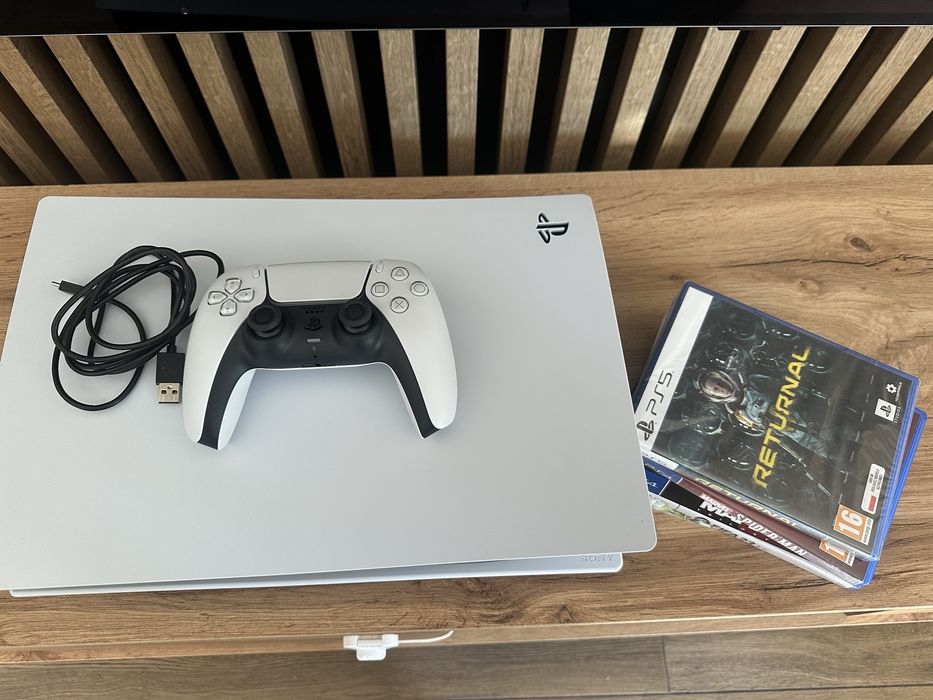 Sony PS5 825GB z napedem + gry