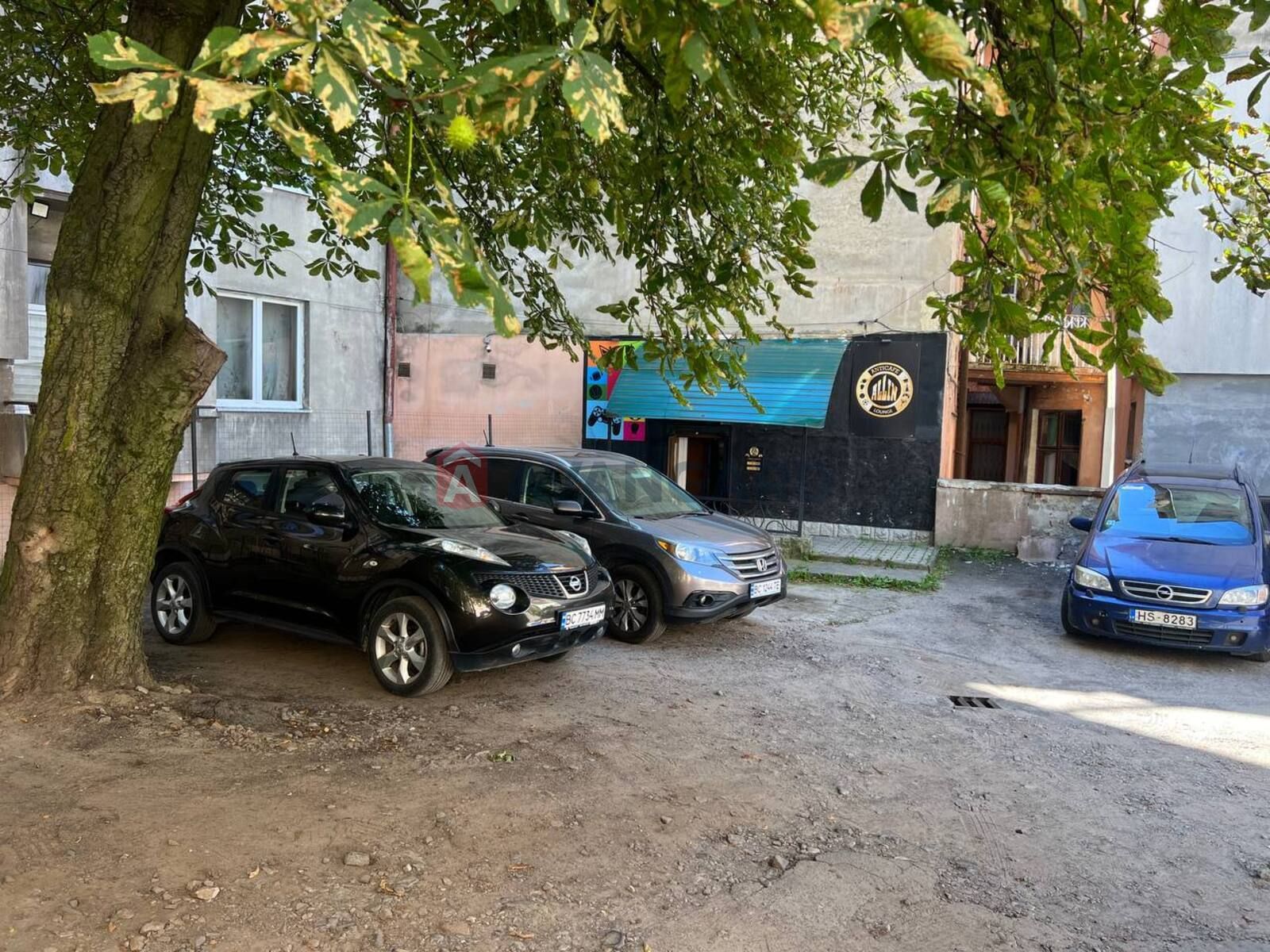 Продаж комерційного приміщення, вул. Чупринки 20, Франківський район