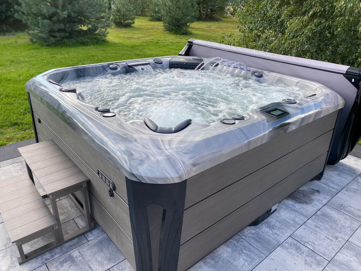 Jacuzzi ogrodowe Barcelona PlatinumSpas 2023 5osobowe 4pompy