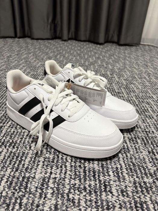 Продам нові кросівки