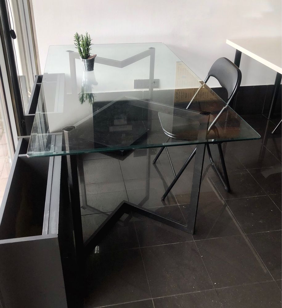 Duży szklany stół metalowe nogi stylowy jadalnia nowoczesny design