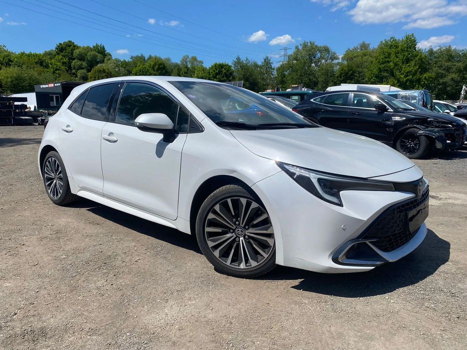 Toyota Corolla Corolla hatchback 1.8 Hybrid grzane fotele asysten pdc serwisowany