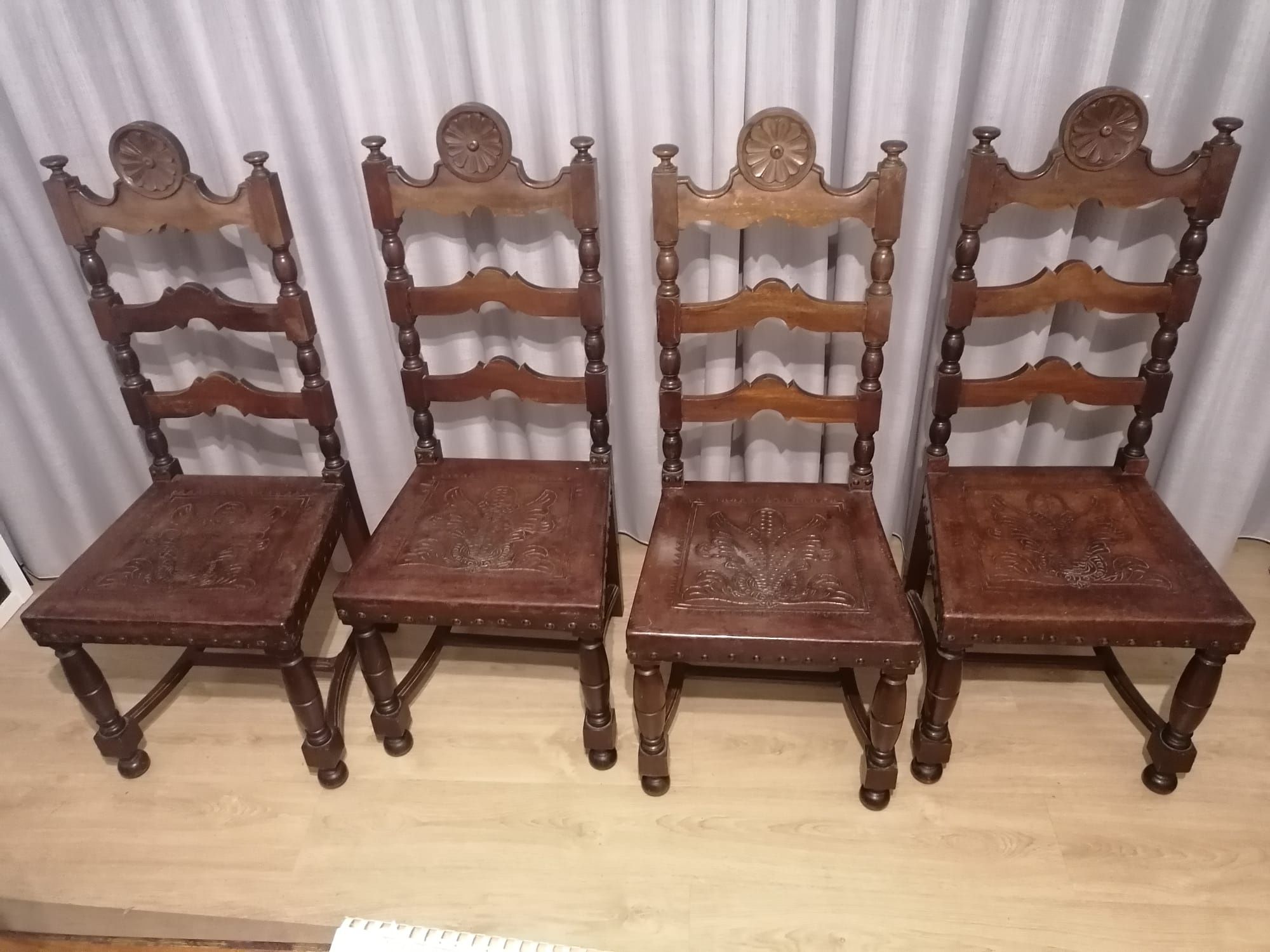 Cadeiras baratas com assento em couro