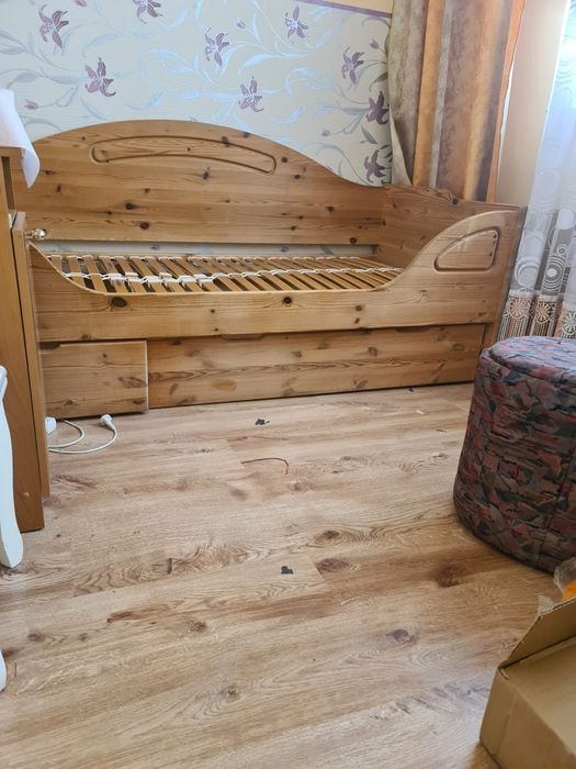 Łóżko pojedyncze drewniane