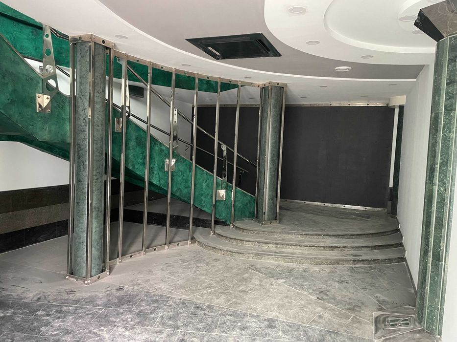 Аренда фасадного помещения 350 м2, ул. Вадима Гетьмана 27, рядом метро