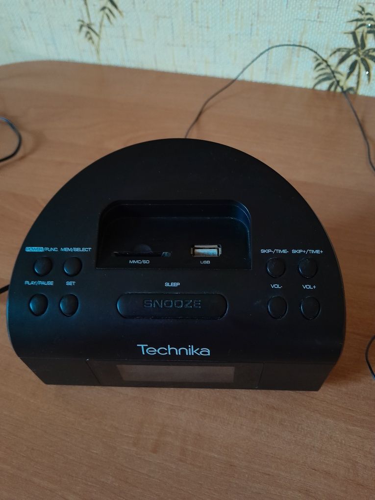Часы настольные с подсветкой радио колонка Technika Техника CECR10