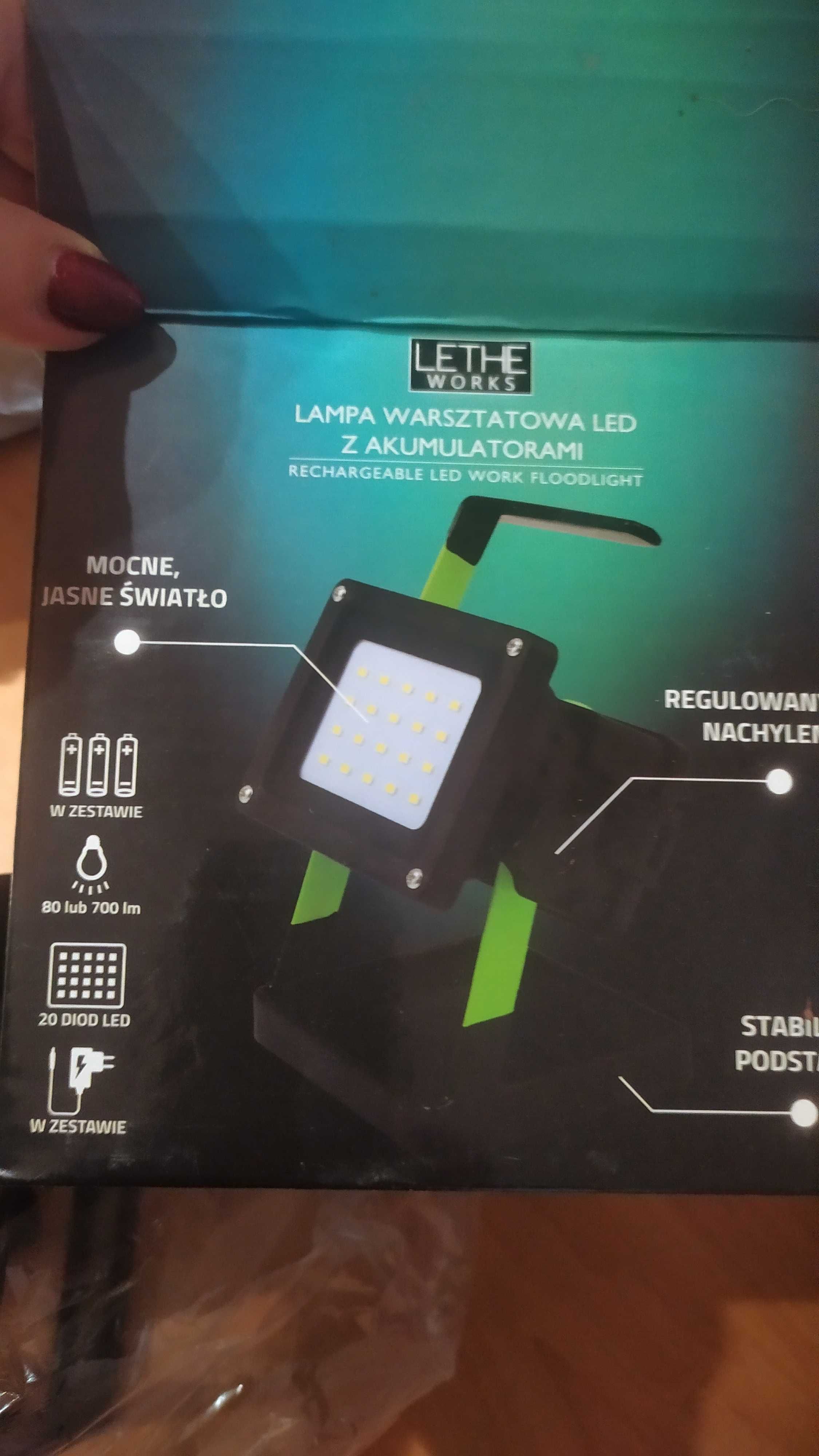 Nowa lampa warsztatowa Led z akumulatorem w kartonie z instrukcją