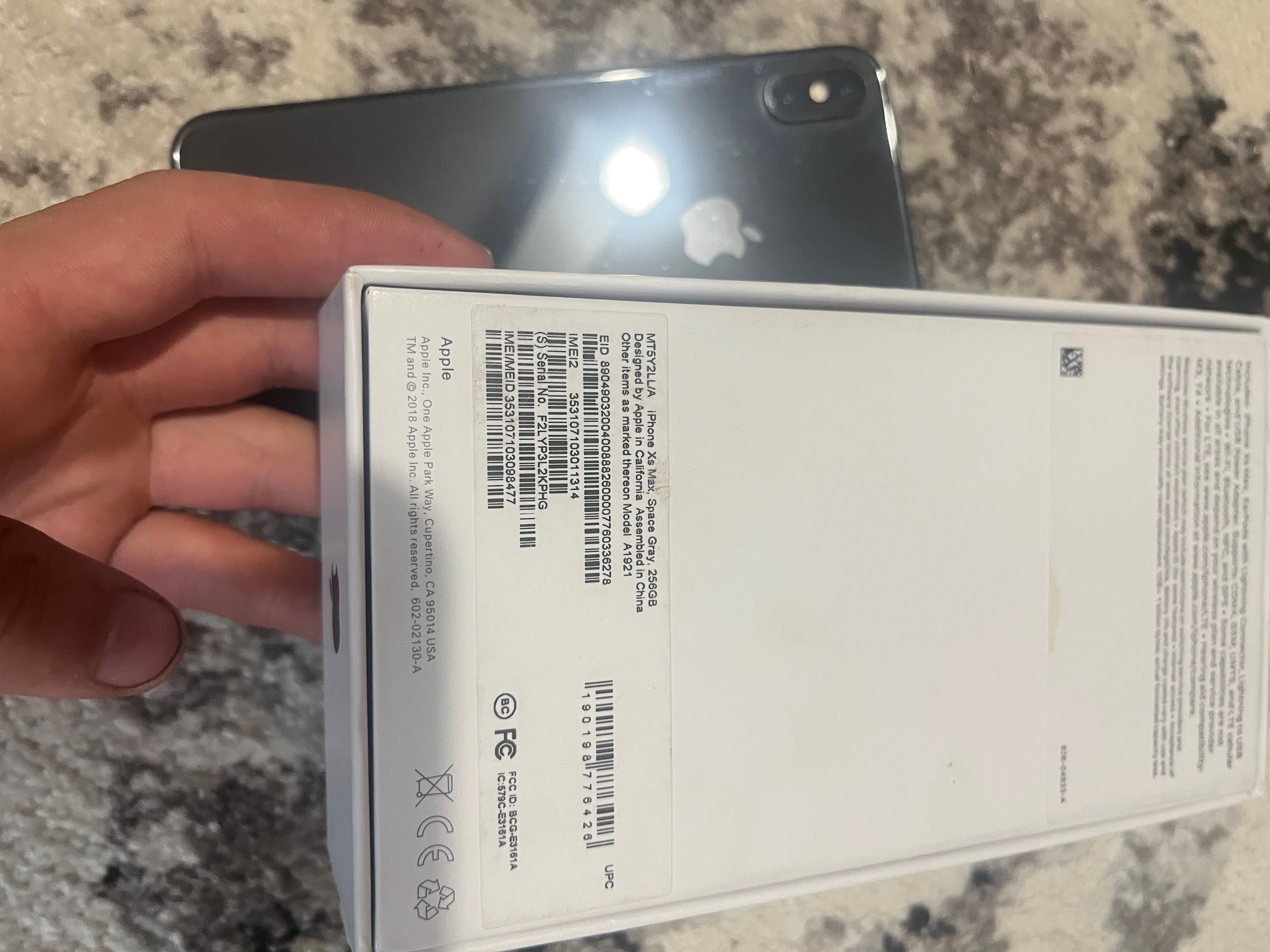 Продам iPhone XS Max