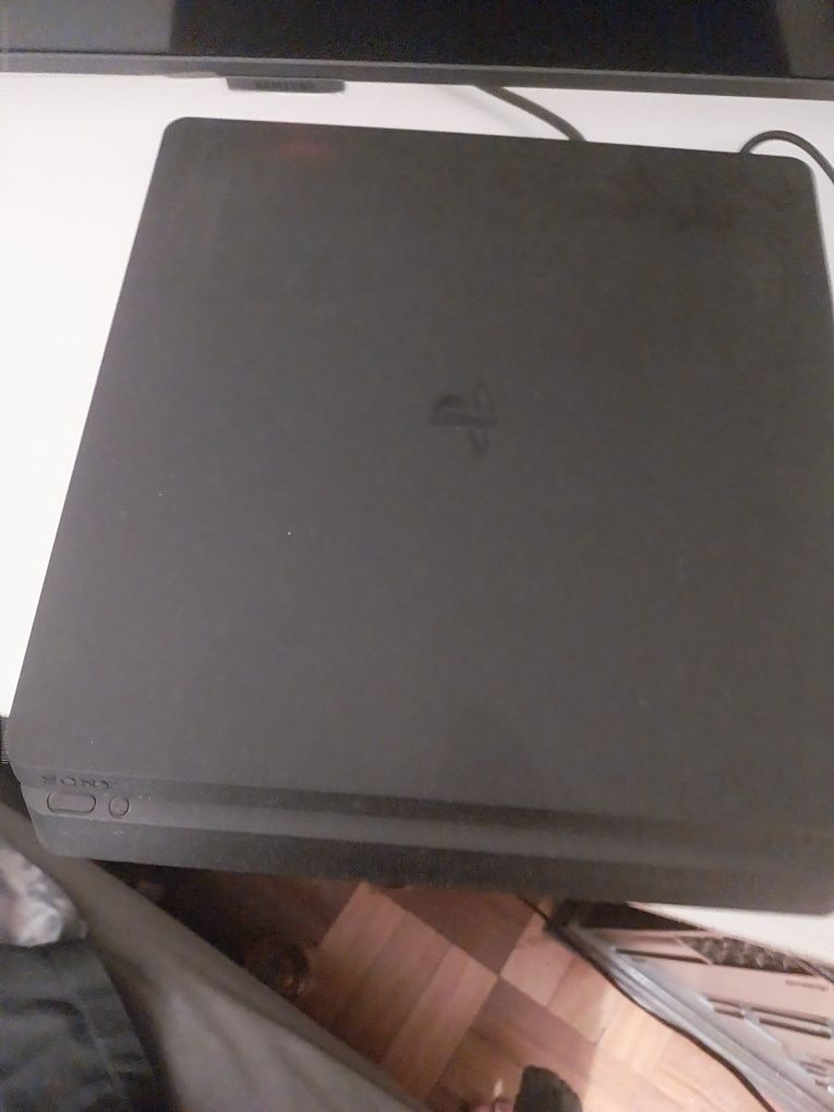 Ps4 500g como nova+com 2 jogos á escolha+1 comando original