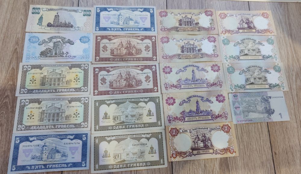 Sprzedam zestaw ukraińskich Hrywien UNC 19 st