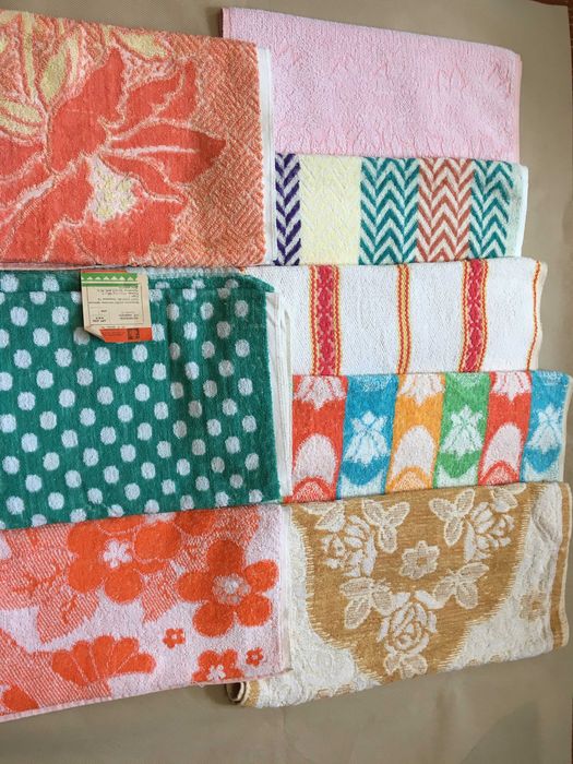 Полотенца махровые,разные,  Постельное белье. Покрывало.