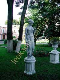 Садово-паркова скульптура «Жінка з амфорою»  Н=165 см на тумбі Н=59 см