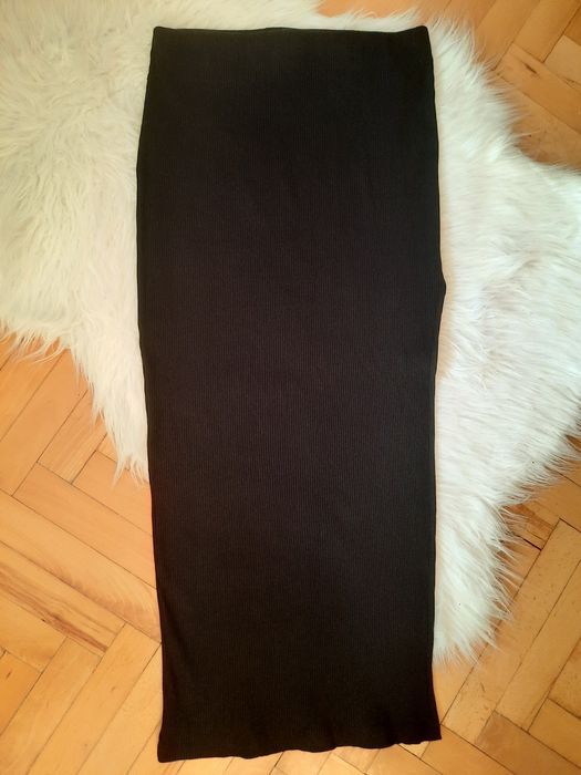 Spódnica Bershka z rozcięciem na nogę