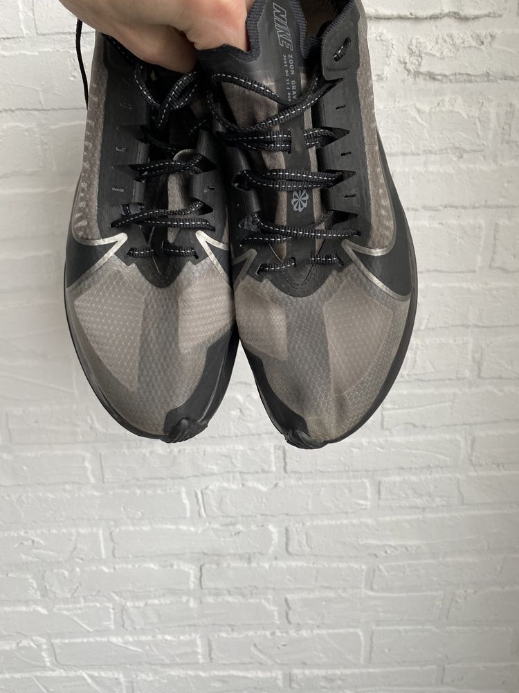 Кросівки Nike ZOOM Gravity Grey